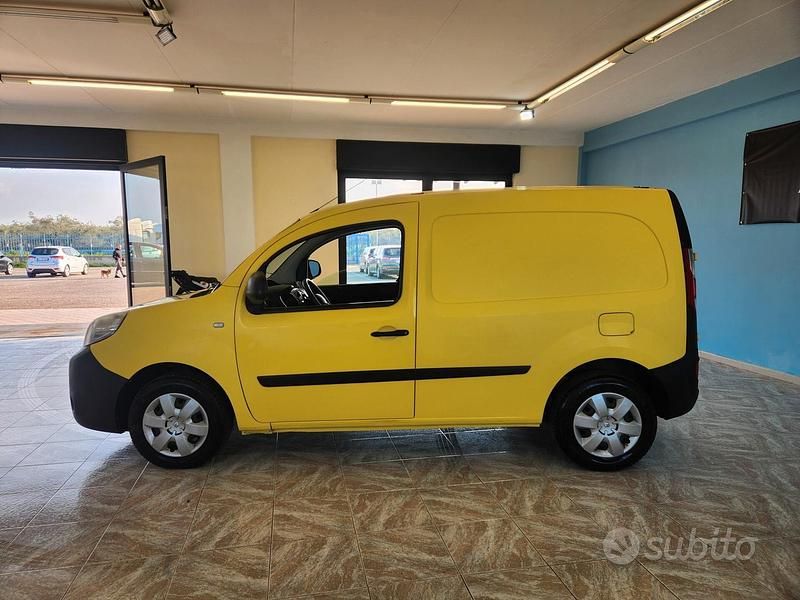 Usata Renault Kangoo 110 CV (80 kW) 2019 Giallo Monovolume