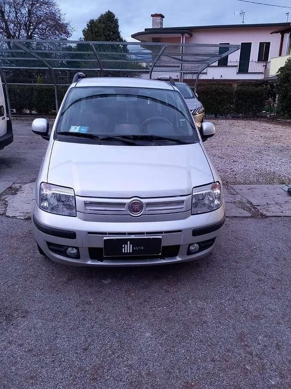 Grigio Usata 2010 Fiat Panda Dynamic Tre volumi | 4200 € (Buon prezzo) - Immagine 1/4