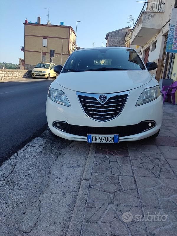 Usata Lancia Ypsilon 95 CV (69 kW) 2013 Bianco Utilitaria