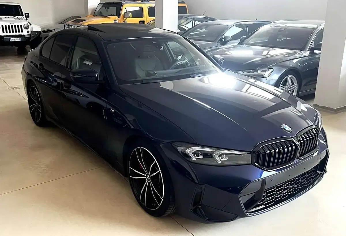 Usata BMW 330 M Sport 258 CV (189 kW) 2023 Blu/azzurro Berlina