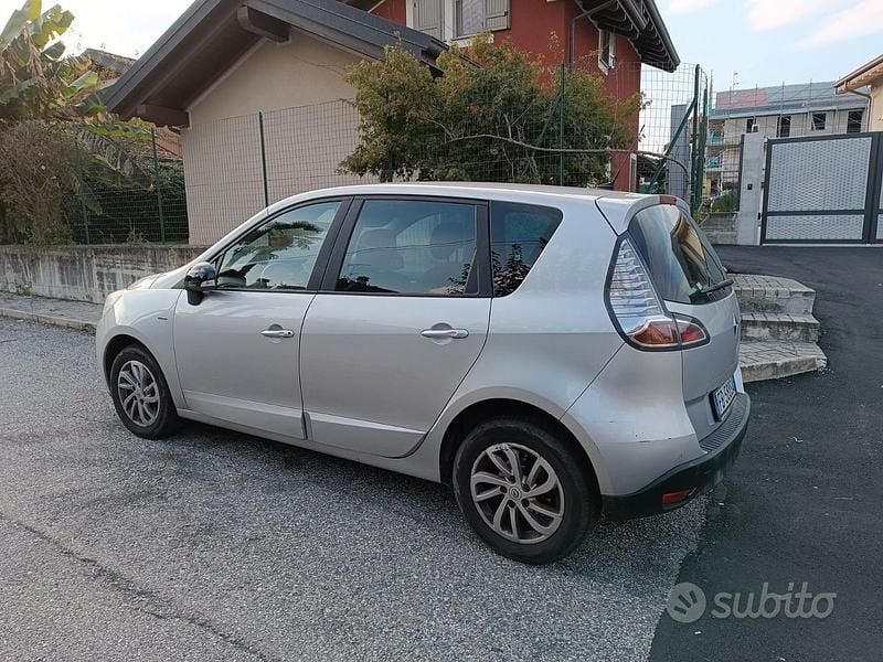 Argento Usata 2015 Renault Scénic III XMOD Monovolume | 5800 € (Ottimo prezzo) - Immagine 1/4
