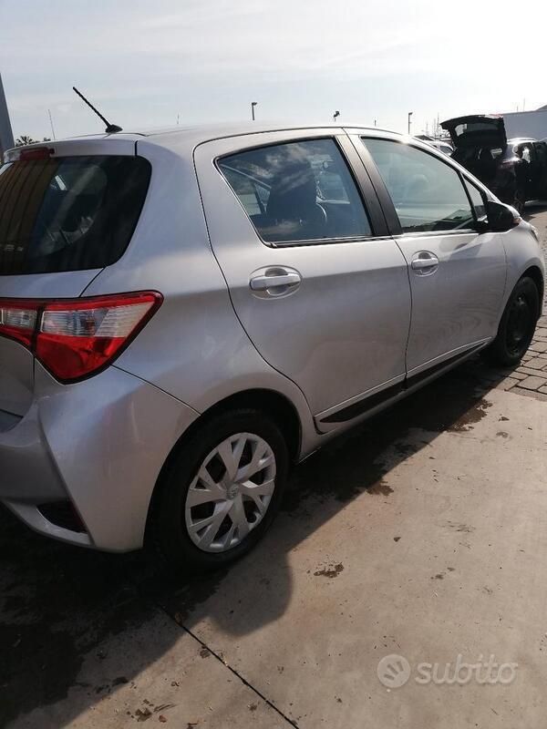Usata Toyota Yaris 2017 Grigio Berlina