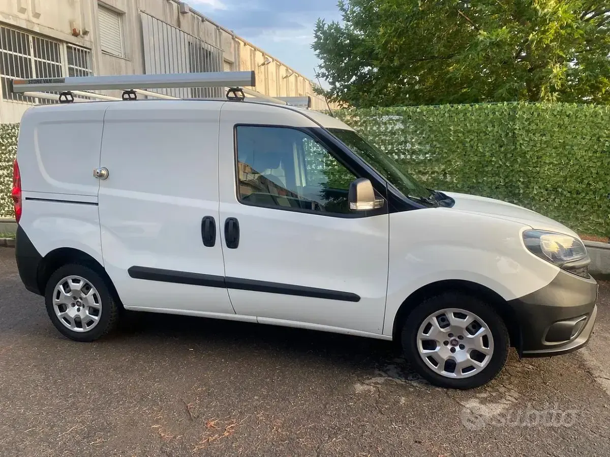 Usata Fiat Doblò 120 CV (88 kW) 2021 Bianco Monovolume