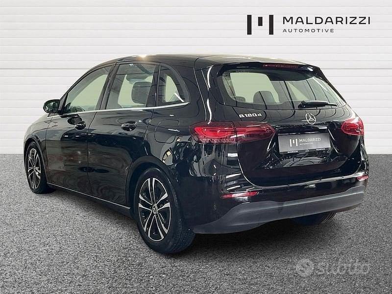 Usata Mercedes 180 Executive 116 CV (85 kW) 2023 Nero Berlina