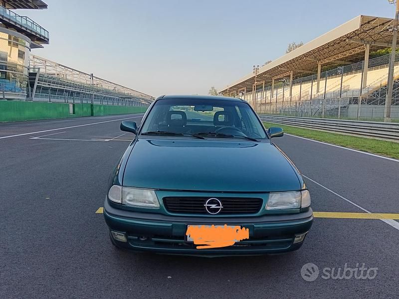 Usata Opel Astra 90 CV (66 kW) 1997 Verde Berlina
