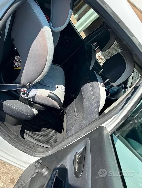 Usata Lancia Ypsilon 85 CV (62 kW) 2016 Grigio Utilitaria