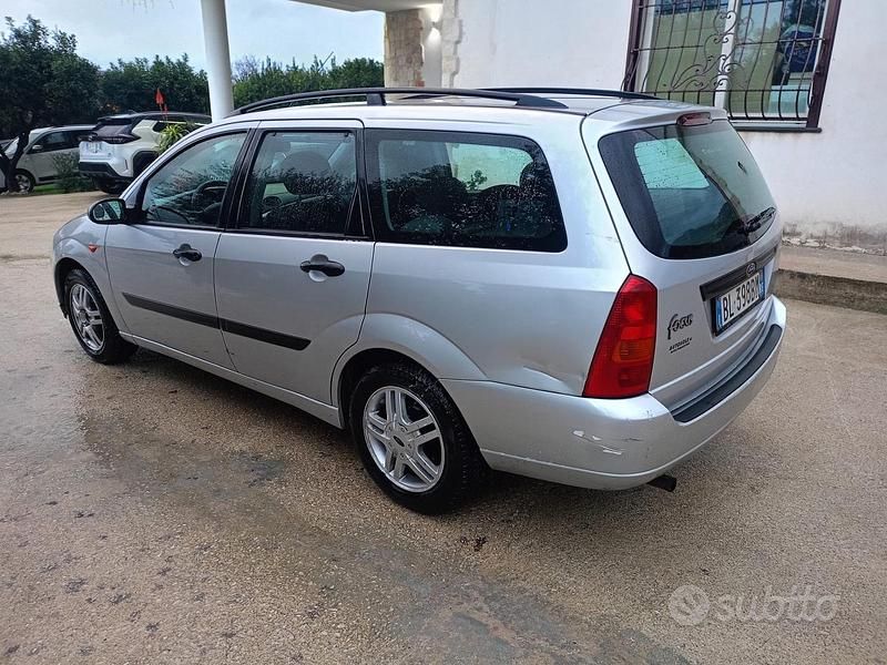 Usata Ford Focus Ghia 100 CV (73 kW) 2000 Grigio Station wagon