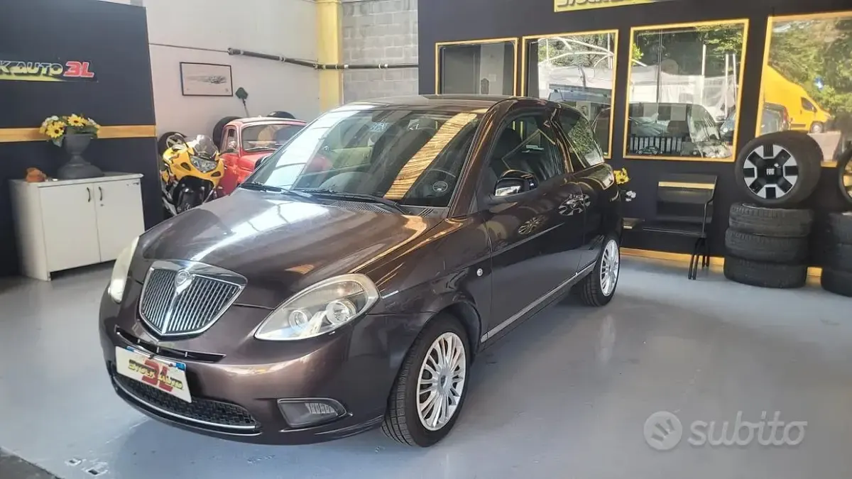 Usata Lancia Ypsilon 69 CV (50 kW) 2011 Marrone Utilitaria