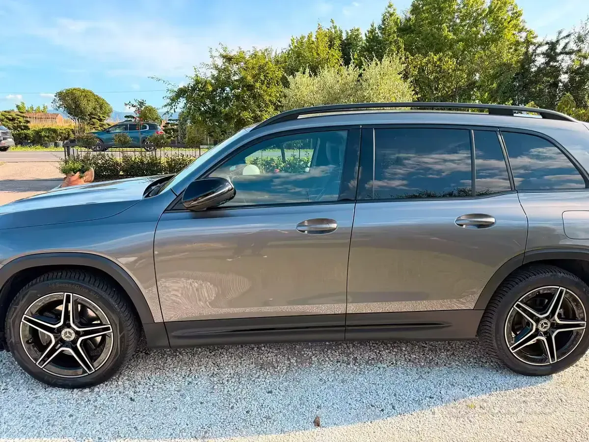 Usata Mercedes GLB200 AMG 150 CV (110 kW) 2023 Grigio SUV