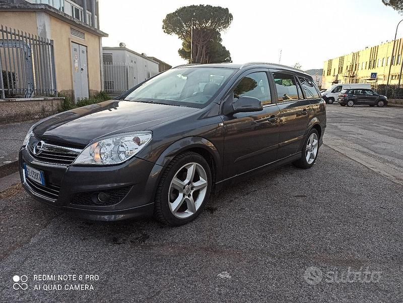 Usata Opel Astra OPC 110 CV (80 kW) 2010 Grigio Station wagon