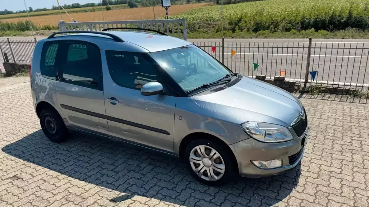 Usata Skoda Roomster 86 CV (63 kW) 2011 Argento Monovolume