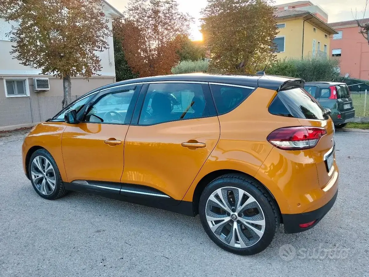 Usata Renault Scénic III 131 CV (96 kW) 2017 Giallo Monovolume