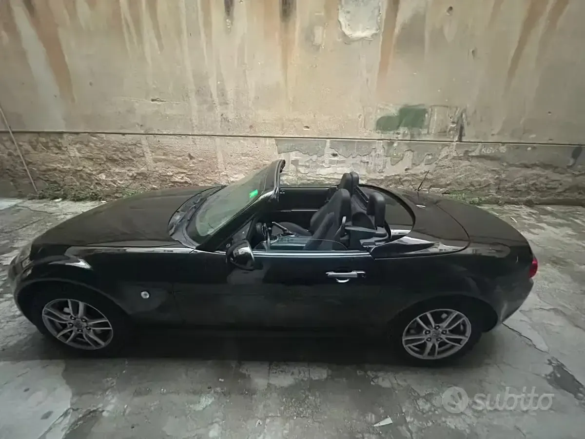 Usata Mazda MX5 126 CV (92 kW) 2010 Nero Cabrio