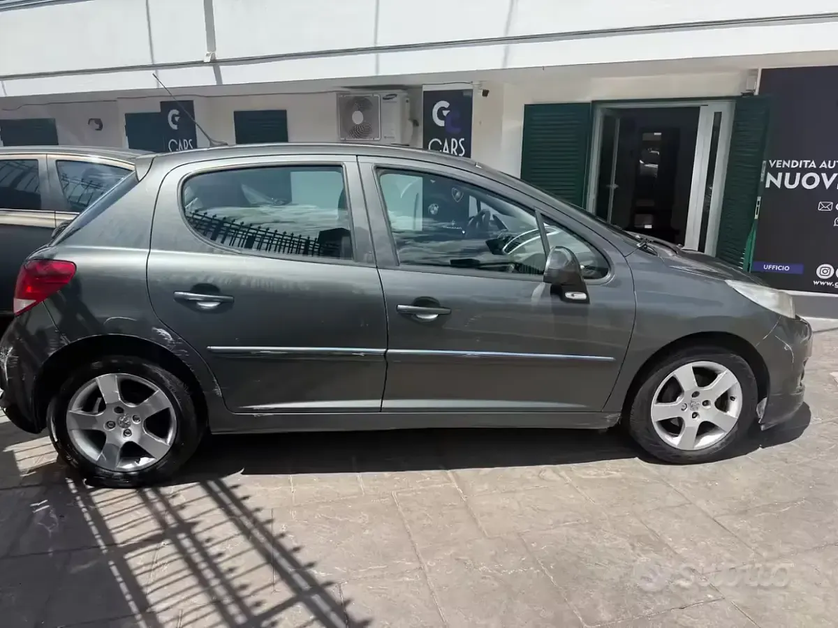 Usata Peugeot 207 90 CV (66 kW) 2010 Grigio Utilitaria