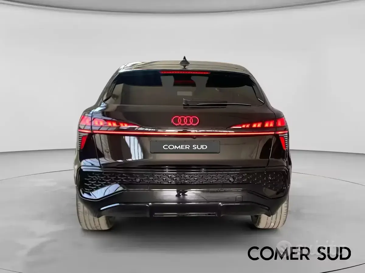 Nuova Audi Q3 Sportback S-Line 150 CV (110 kW) 2026 Nero mytho metallizzato SUV