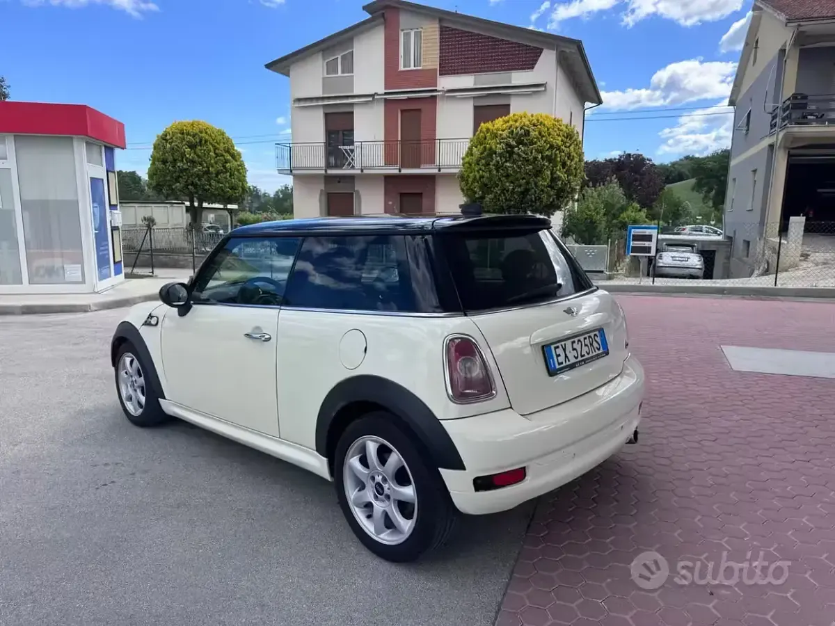 Usata Mini Cooper D 90 CV (66 kW) 2010 Beige Utilitaria