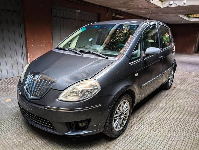 Gebraucht Lancia Musa 95 PS (69 kW) 2008 Grau Van / Kleinbus
