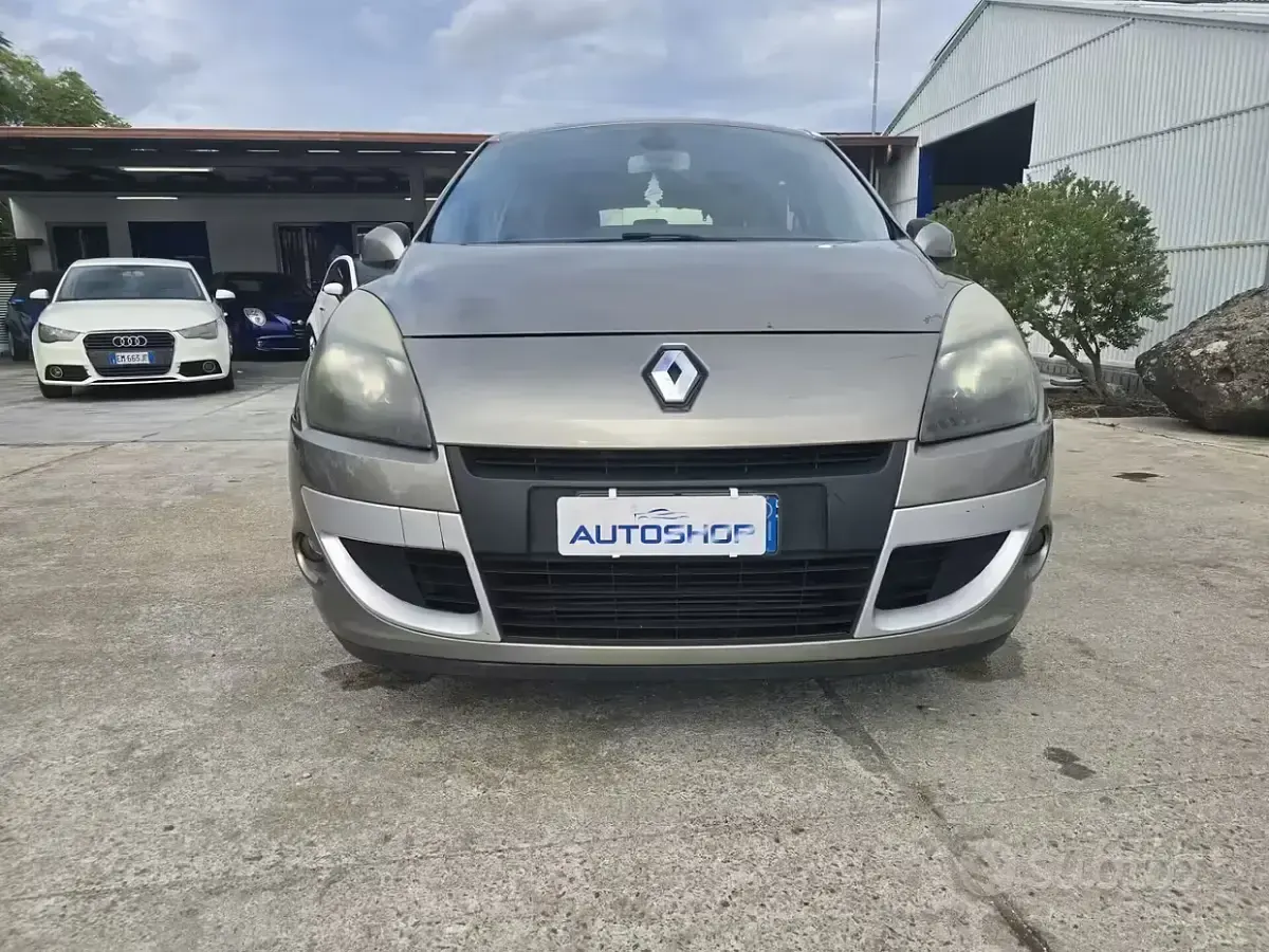 Usata Renault Scenic E-Tech 110 CV (80 kW) 2010 Marrone Monovolume