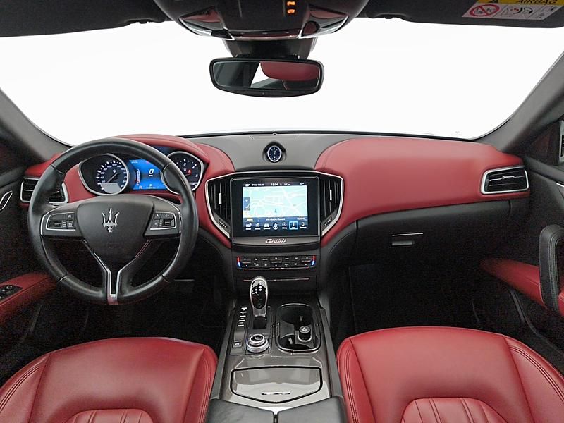 Usata Maserati Ghibli 275 CV (202 kW) 2017 Grigio maratea Berlina