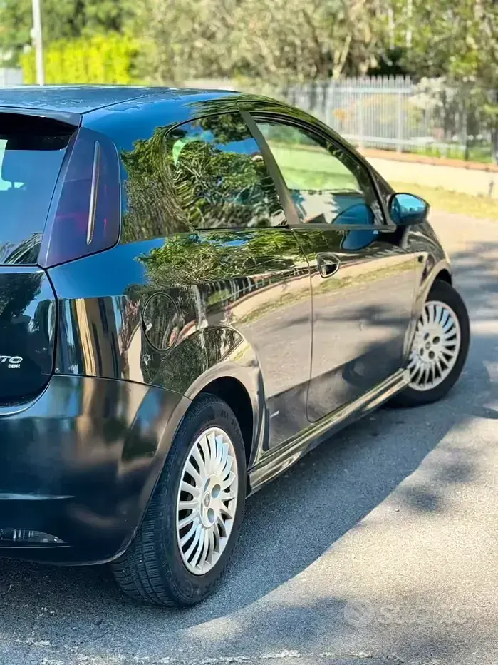 Usata Fiat Grande Punto 131 CV (96 kW) 2006 Utilitaria