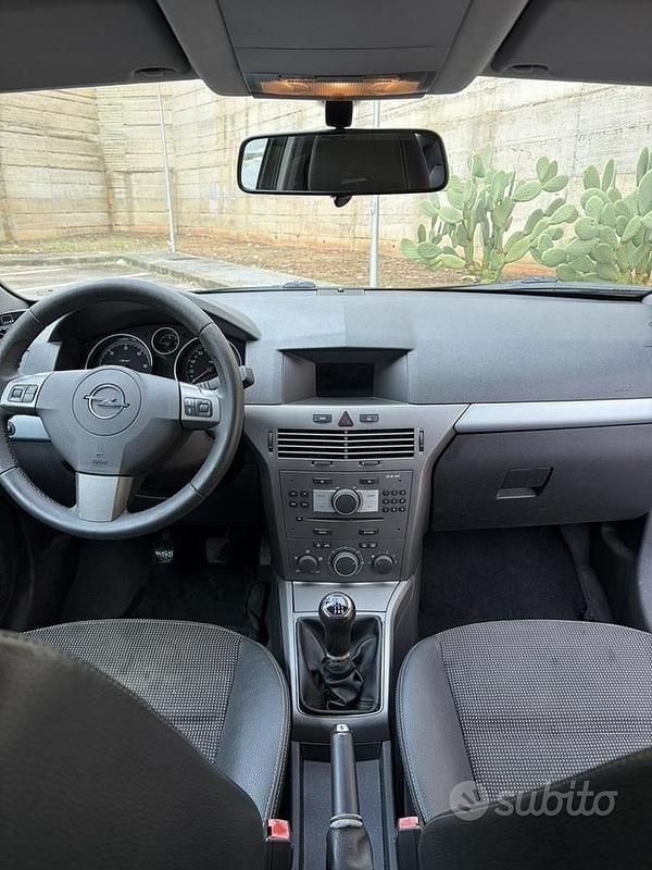 Usata Opel Astra GTC Cosmo 120 CV (88 kW) 2006 Nero Berlina