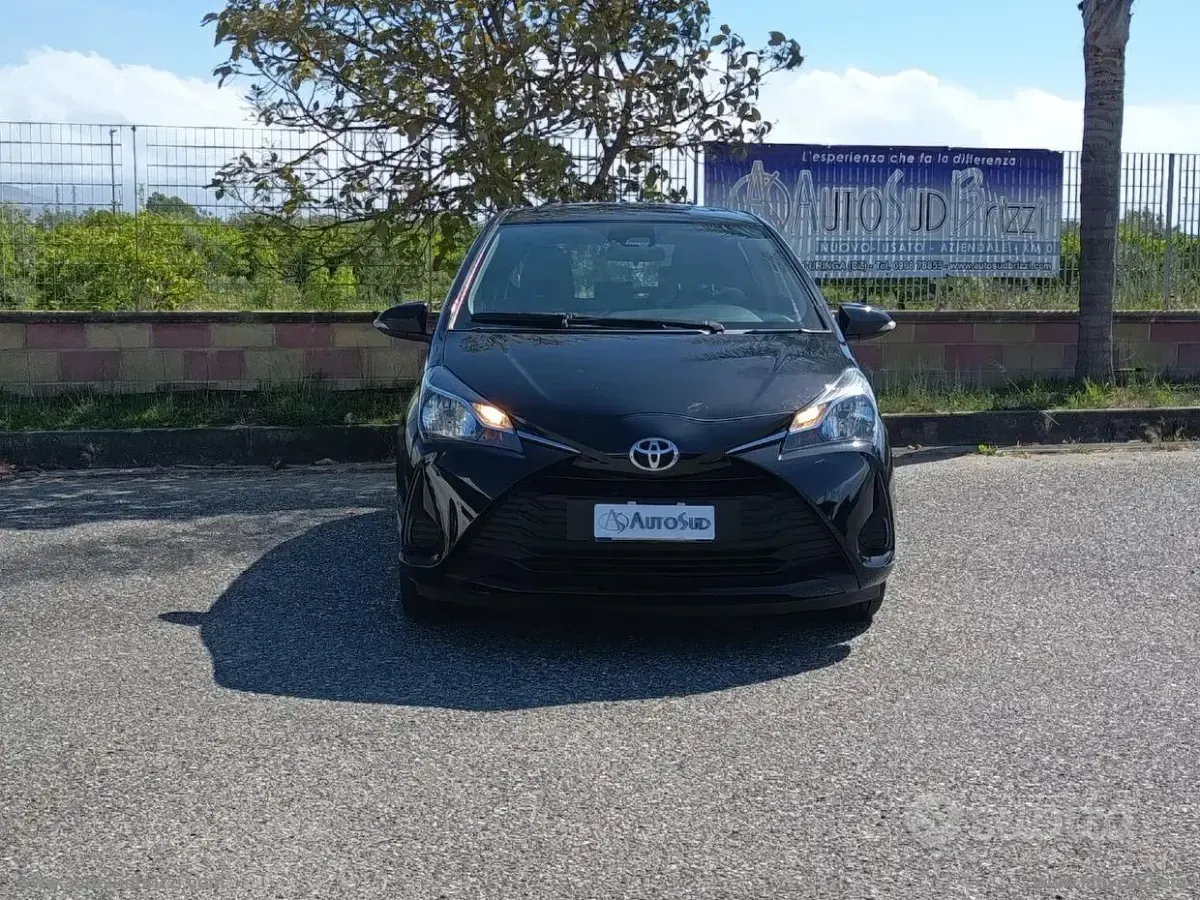 Usata Toyota Yaris Cool 72 CV (52 kW) 2019 Nero Berlina