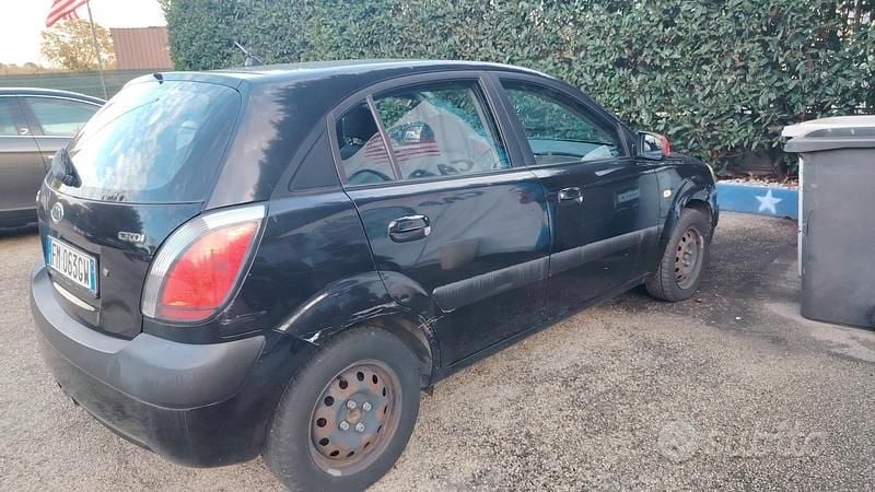 Usata Kia Rio 110 CV (80 kW) 2006 Nero Berlina