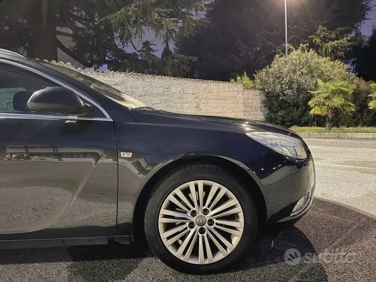 Usata Opel Insignia Cosmo 160 CV (117 kW) 2012 Nero Berlina