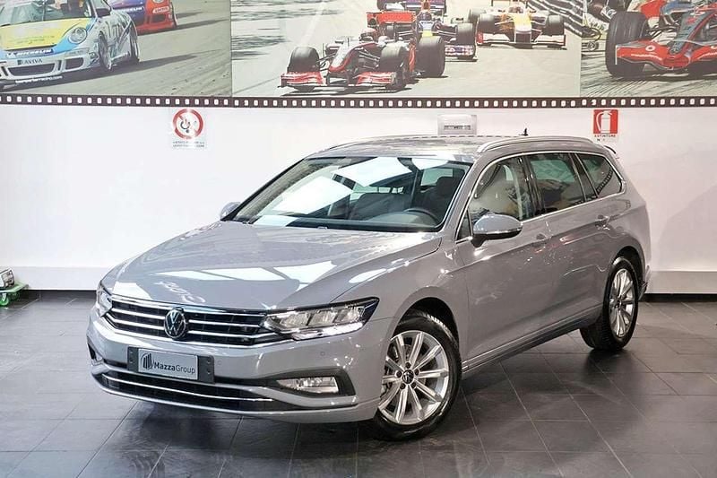 Grigio Usata 2022 VW Passat Business Station wagon | 21.750 € (Buon prezzo) - Immagine 1/4