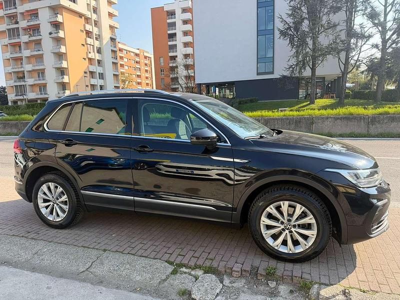 Usata VW Tiguan Business 150 CV (110 kW) 2022 Grigio SUV