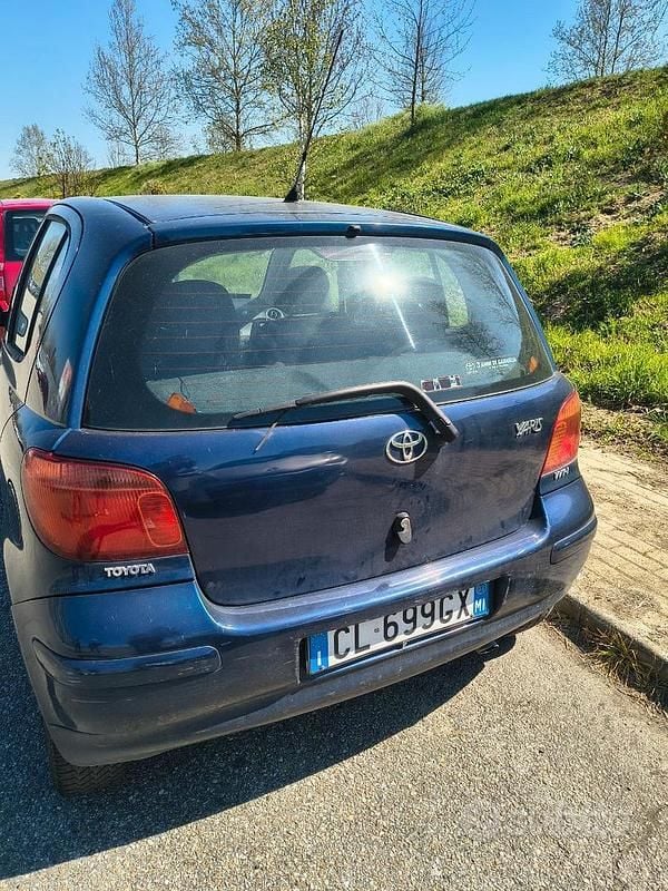Usata Toyota Yaris Sol 87 CV (63 kW) 2003 Blu Berlina
