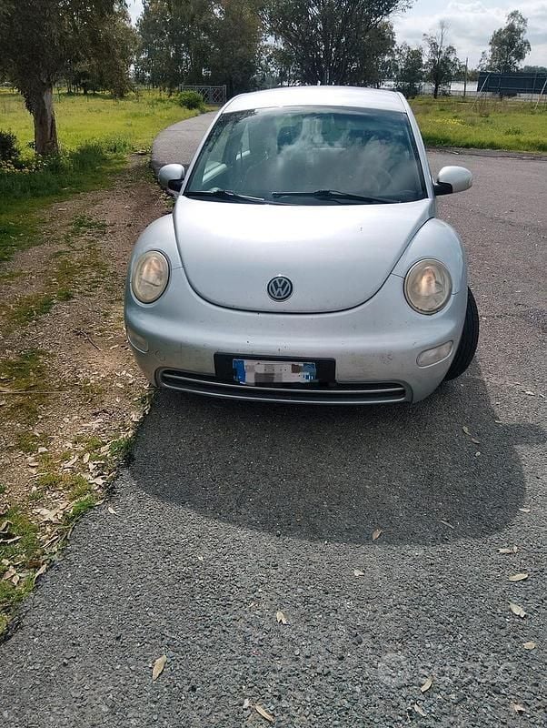 Usata VW New Beetle 101 CV (74 kW) 2003 Grigio Utilitaria