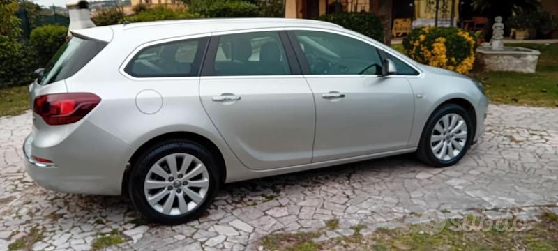 Usata Opel Astra Sport 110 CV (80 kW) 2013 Grigio Station wagon