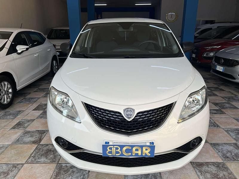 Bianco Usata 2015 Lancia Ypsilon Due volumi | 3900 € (Buon prezzo) - Immagine 1/4