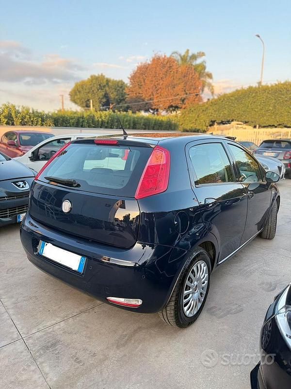 Usata Fiat Punto Street 95 CV (69 kW) 2018 Blu Berlina