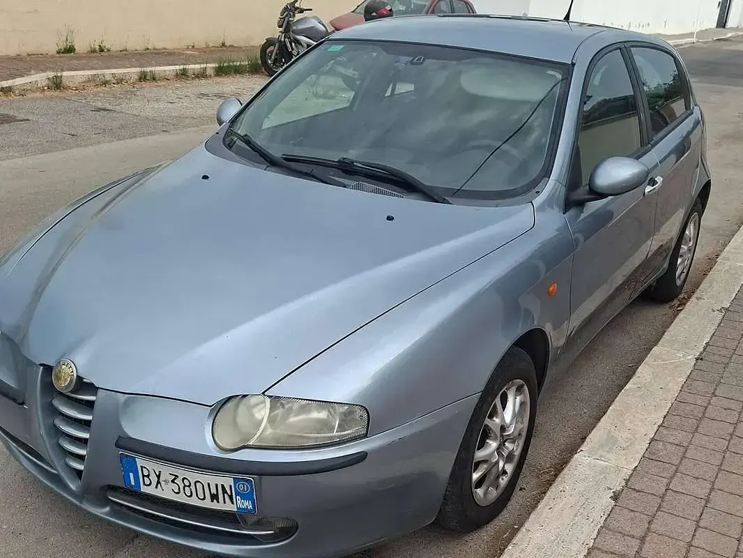 Usata Alfa Romeo 147 120 CV (88 kW) 2001 Blu/azzurro Utilitaria