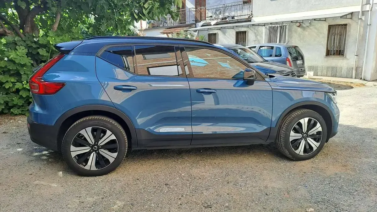 Usata Volvo XC40 Core 80 kW (109 CV) 2023 Blu/azzurro SUV