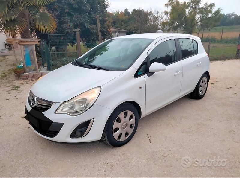 Usata Opel Corsa 90 CV (66 kW) 2011 Bianco Berlina