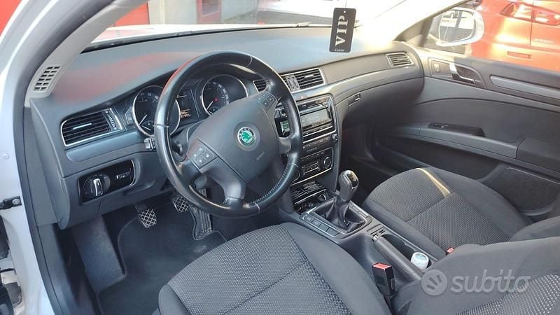 Usata Skoda Superb 140 CV (102 kW) 2013 Bianco Station wagon