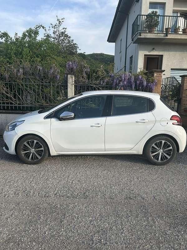 Usata Peugeot 208 Allure 99 CV (72 kW) 2017 Utilitaria