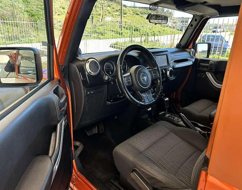 Usata Jeep Wrangler Rubicon 200 CV (147 kW) 2011 Arancione SUV