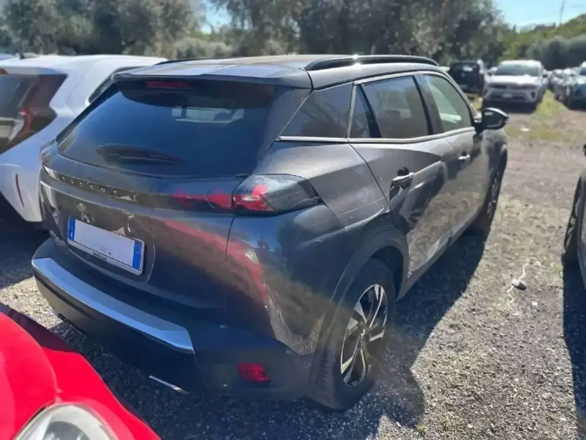 Usata Peugeot 2008 Allure 130 CV (95 kW) 2023 Grigio SUV