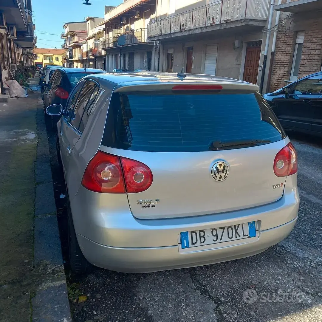 Usata VW Golf V 105 CV (77 kW) 2005 Utilitaria
