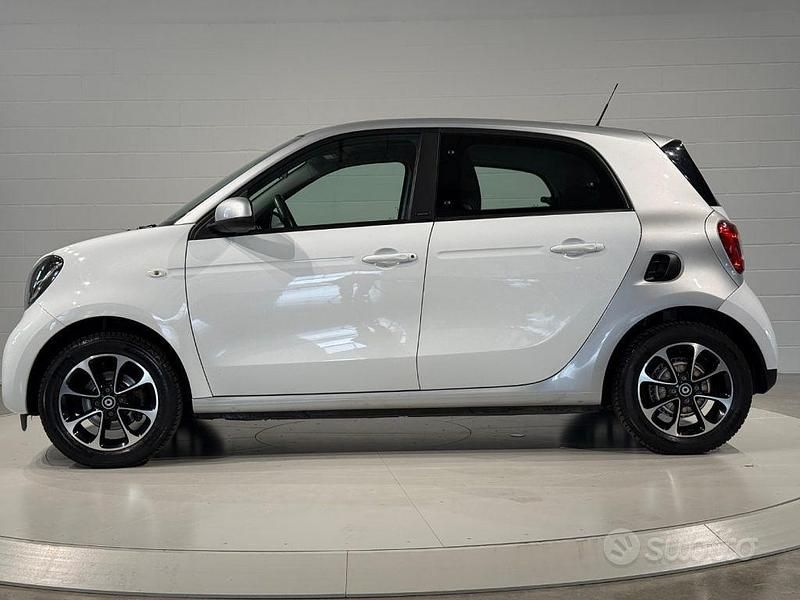 Begagnad Smart ForFour Passion 71 HK (52 kW) 2017 Vit Halvkombi