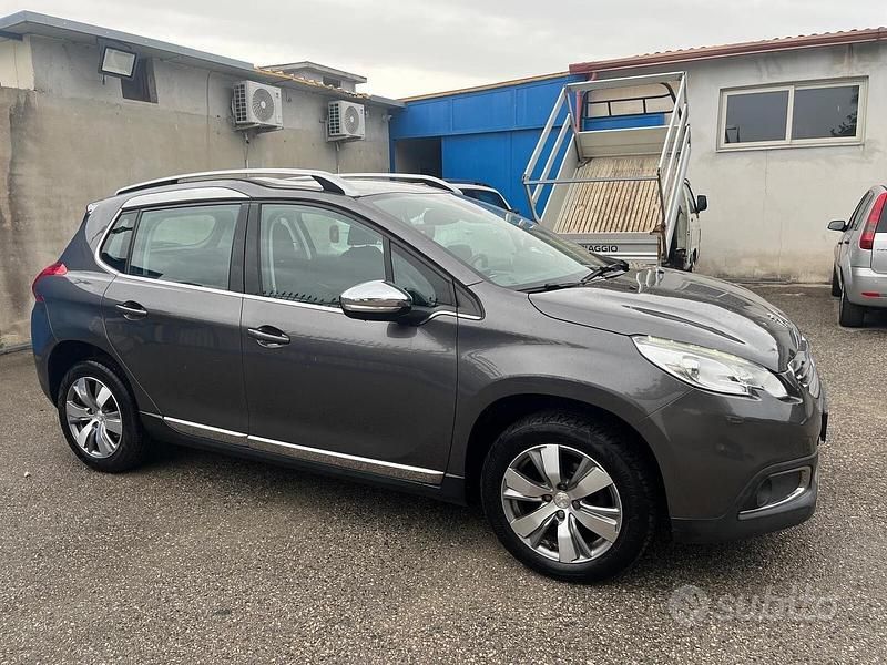 Usata Peugeot 2008 Allure 82 CV (60 kW) 2015 Grigio SUV