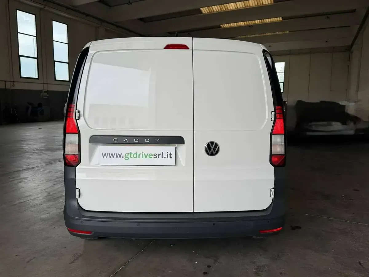 Usata VW Caddy 102 CV (75 kW) 2023 Bianco pastello Monovolume