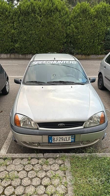 Usata Ford Fiesta 75 CV (55 kW) 2000 Grigio Berlina