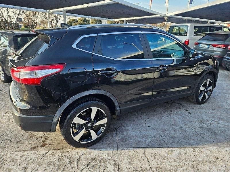 Usata Nissan Qashqai Tekna 110 CV (80 kW) 2015 Grigio scuro metallizzato SUV