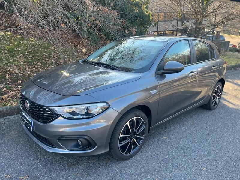 Grigio Usata 2019 Fiat Tipo Lounge Tre volumi | 7300 € (Super prezzo) - Immagine 1/4