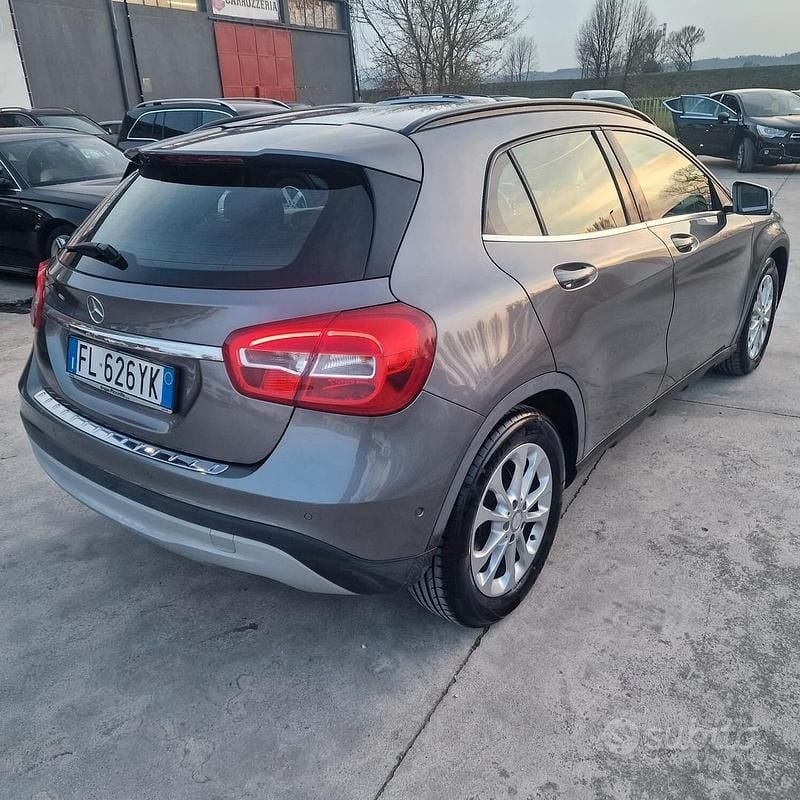 Usata Mercedes GLA180 Premium 109 CV (80 kW) 2017 Grigio SUV